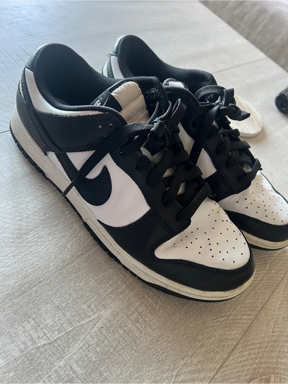 Nike Black and White Low-Profile Skate Sneakers 8.5 men